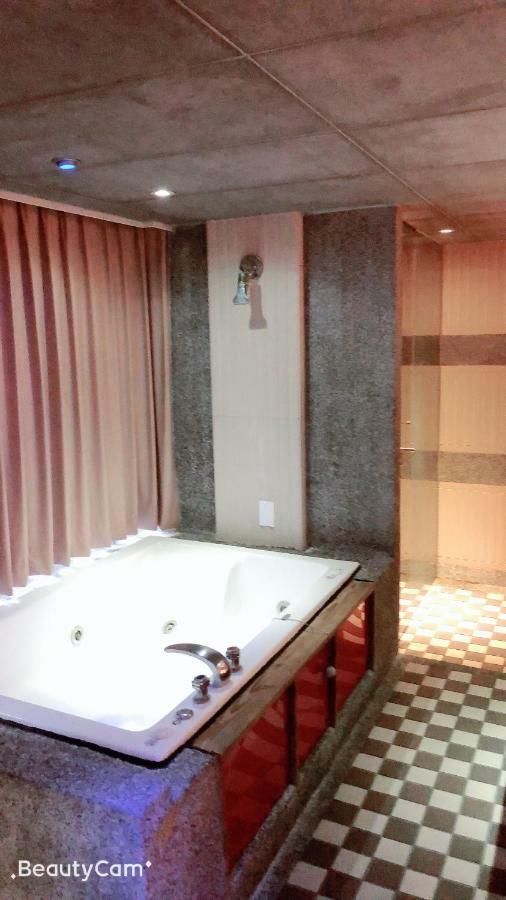 Jungle City Motel Цзяї Екстер'єр фото